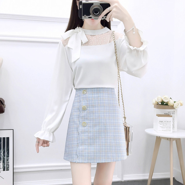 Naiste kaheosaline komplekt, mis sisaldab särki ja kõrge vöökohaga seelikut