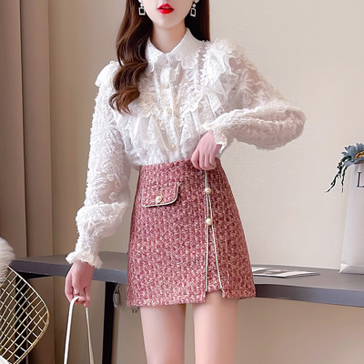 Moderan set od čipkaste košulje i suknje s biserima