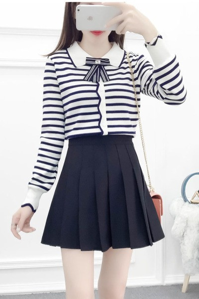 Naiste komplekt kahest osast - kampsun ja seelik