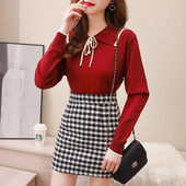 Naiste õhukese lipsu ja ruudulise seeliku komplekt