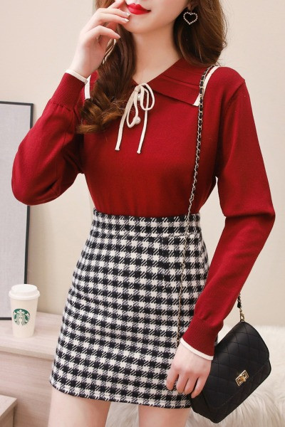 Naiste õhukese lipsu ja ruudulise seeliku komplekt