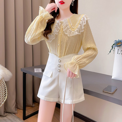 Moodne naiste komplekt kahest osast - särk ja lühikesed püksid