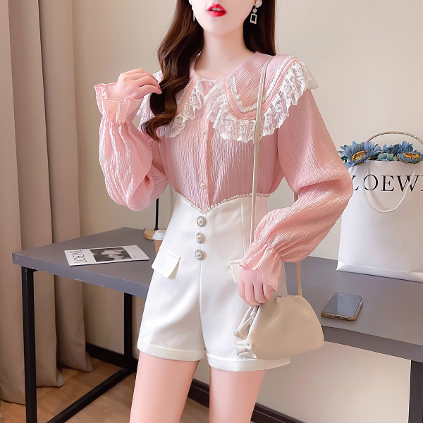 Moodne naiste komplekt kahest osast - särk ja lühikesed püksid