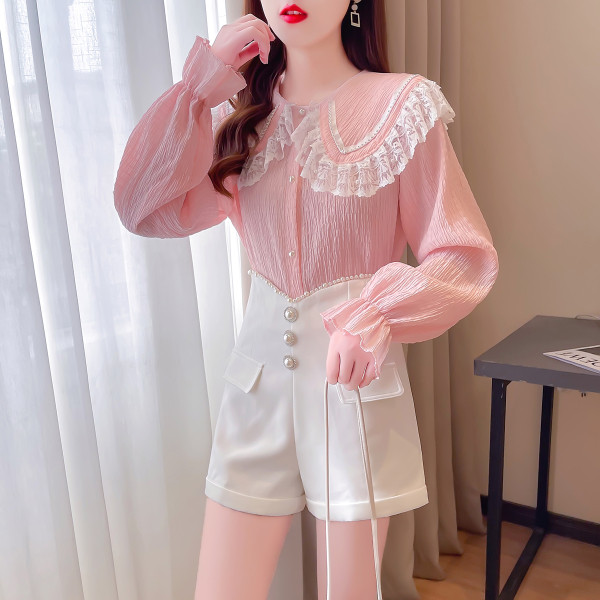 Moodne naiste komplekt kahest osast - särk ja lühikesed püksid