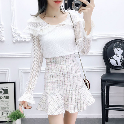 Naiste vabaaja komplekt kaheosalisest väljalõigatud seelikust ja ümara kaelusega pluusist