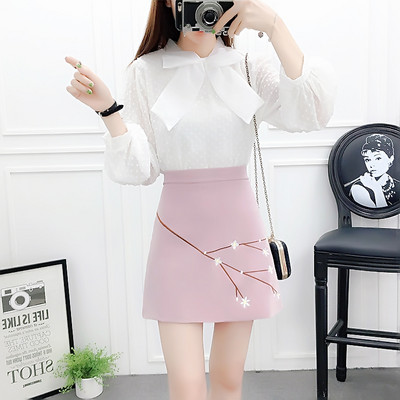 Moodne naiste komplekt kõrge vöökohaga seelikust ja paelaga särgist