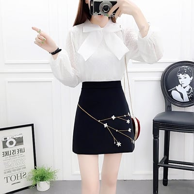 Moodne naiste komplekt kõrge vöökohaga seelikust ja paelaga särgist