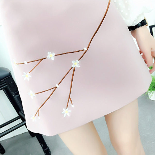 Moodne naiste komplekt kõrge vöökohaga seelikust ja paelaga särgist