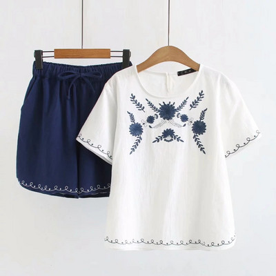 Γυναικείο casual κοστούμι κατάλληλο για το καλοκαίρι σε μπλε και άσπρο χρώμα