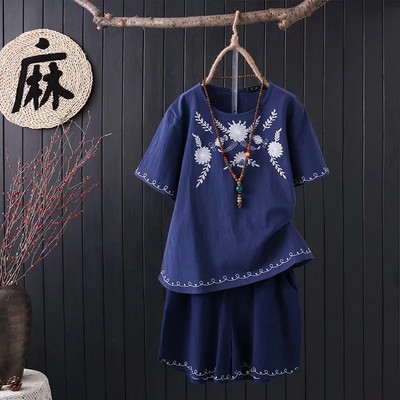 Γυναικείο casual κοστούμι κατάλληλο για το καλοκαίρι σε μπλε και άσπρο χρώμα