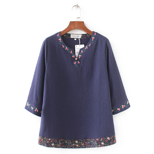 Γυναικείο casual σετ με κέντημα σε λευκό και μπλε χρώμα