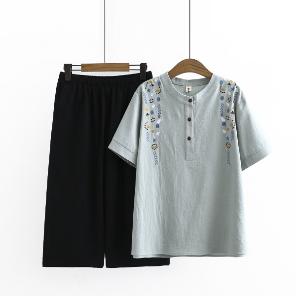 Naiste komplekt tikandite ja nööpidega