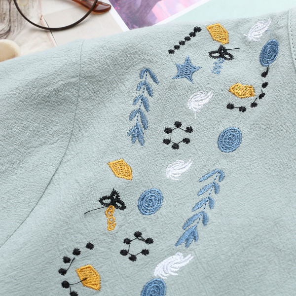 Naiste komplekt tikandite ja nööpidega