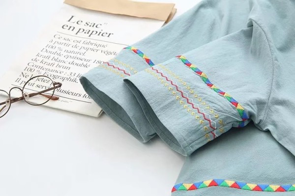 Moodne naiste komplekt tikandi ja ovaalse kaelusega