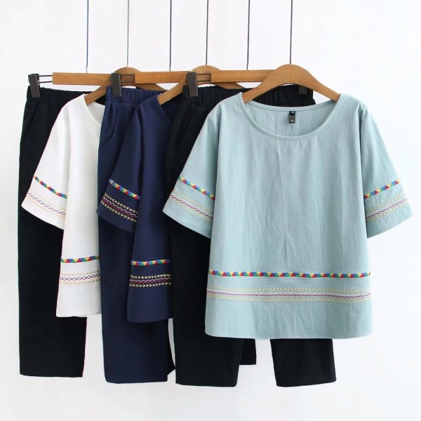 Moodne naiste komplekt tikandi ja ovaalse kaelusega