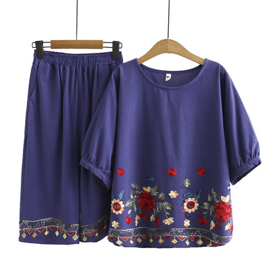 Γυναικείο σετ από δύο μέρη με κέντημα