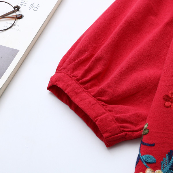 Γυναικείο σετ από δύο μέρη με κέντημα