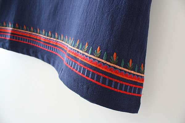 Naiste komplekt lipsude ja elastse vöökohaga