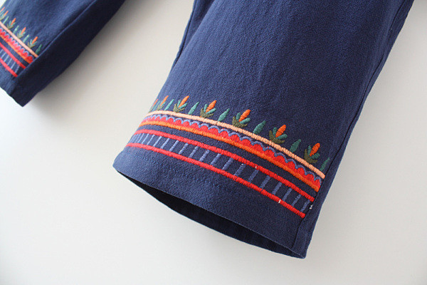 Naiste komplekt lipsude ja elastse vöökohaga