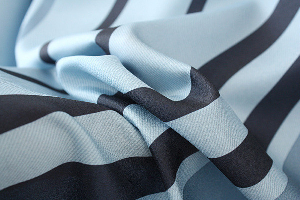 Naiste komplekt kahest osast - T-särk ja püksid