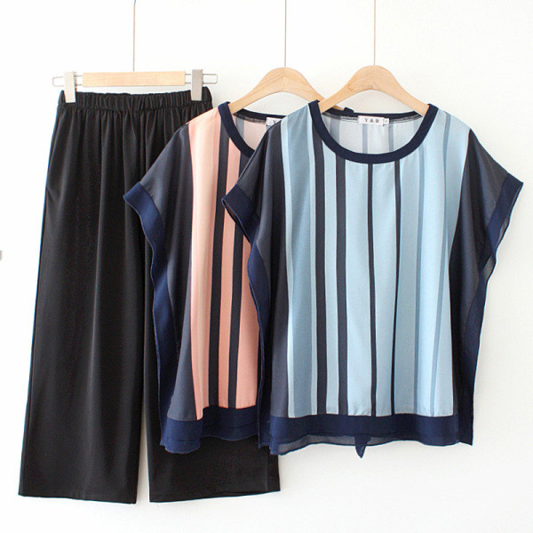 Naiste komplekt kahest osast - T-särk ja püksid