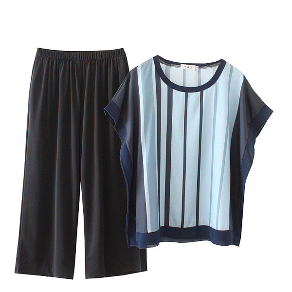 Naiste komplekt kahest osast - T-särk ja püksid