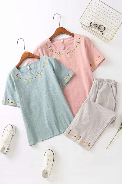 Naiste vabaaja komplekt roosa ja sinise tikandiga