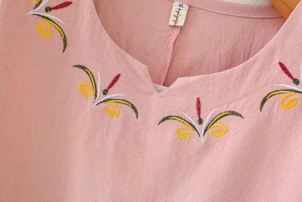 Naiste vabaaja komplekt roosa ja sinise tikandiga