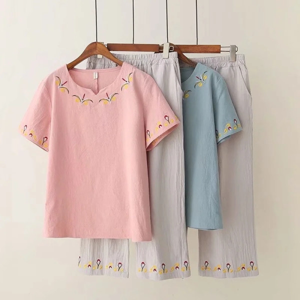 Naiste vabaaja komplekt roosa ja sinise tikandiga