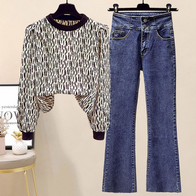 Дамски комплект от блуза и дънки