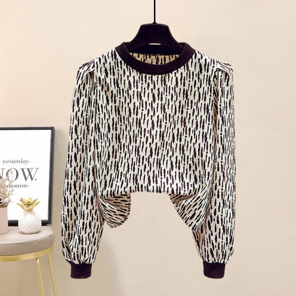 Дамски комплект от блуза и дънки