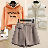 Kolmeosaline komplekt - lühikesed püksid, dressipluus ja vest