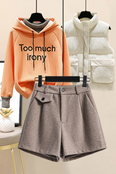 Kolmeosaline komplekt - lühikesed püksid, dressipluus ja vest