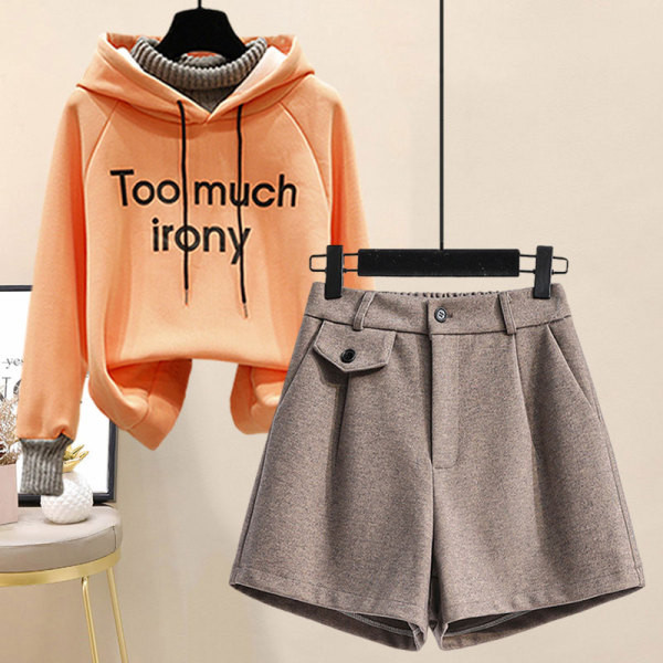 Kolmeosaline komplekt - lühikesed püksid, dressipluus ja vest