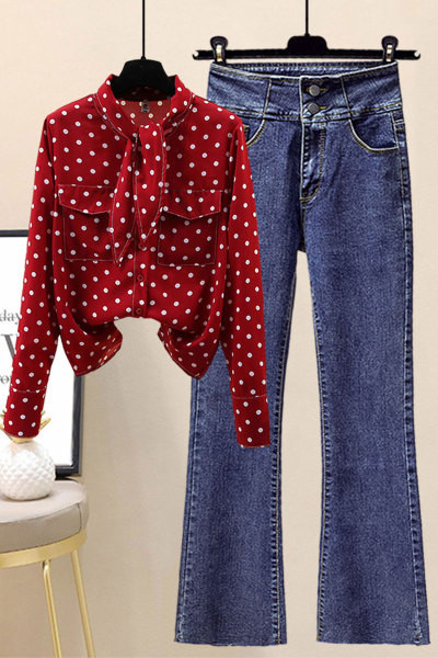 Moodne naiste komplekt kaheosalisest täppidega särgist ja teksadest