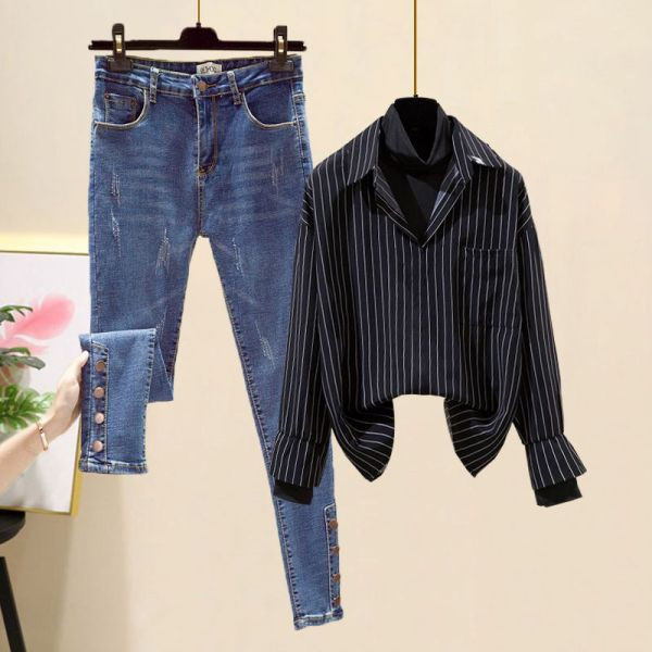 Дамски комплект от дънки и риза