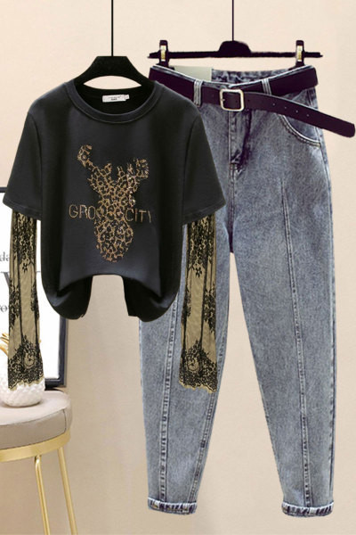 Модерен дамски сет от две части блуза с обло деколте и дънки с колан