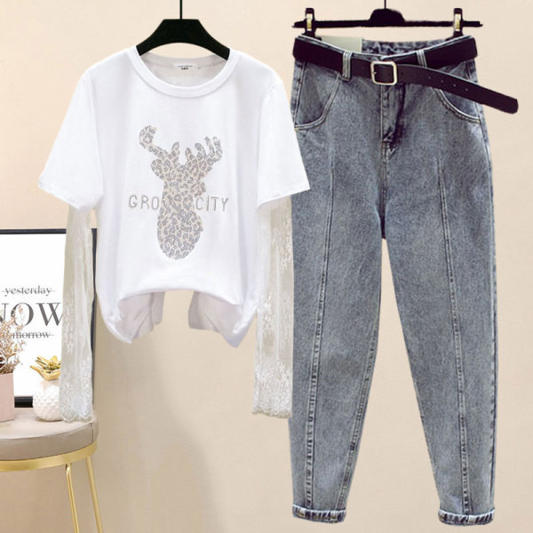 Модерен дамски сет от две части блуза с обло деколте и дънки с колан