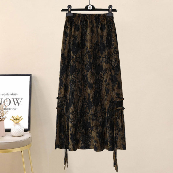 Uue mudeli naiste komplekt kolmeosalisest särgist, vestist ja seelikust