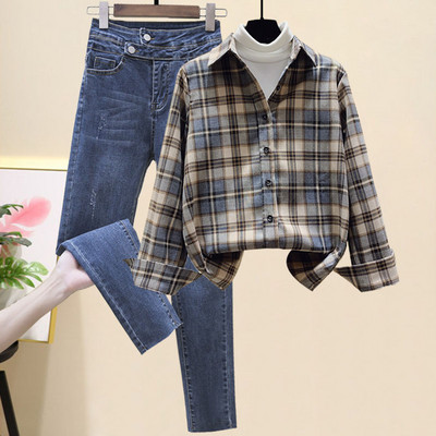 Дамски комплект дънки и карирана риза