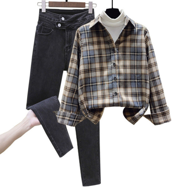 Дамски комплект дънки и карирана риза