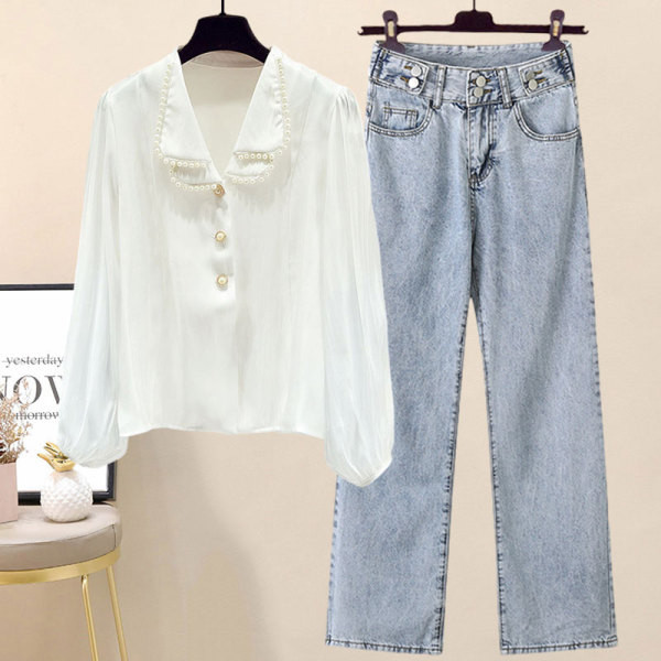 Комплект от риза в бял цвят с перли и дънки