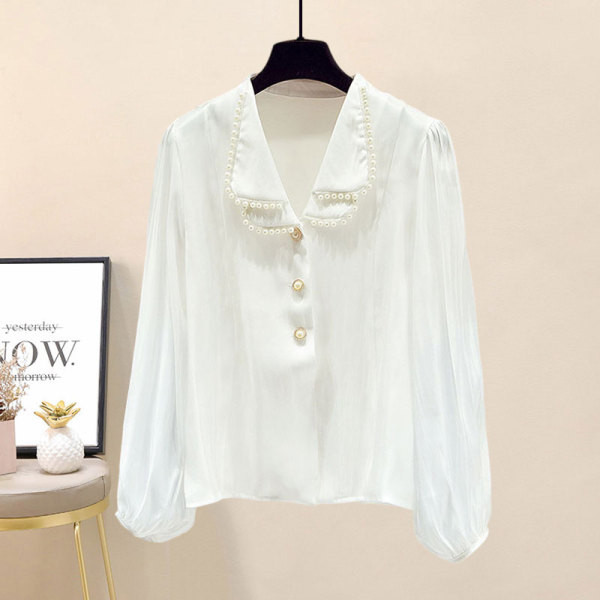 Комплект от риза в бял цвят с перли и дънки