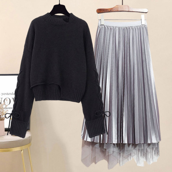 Пролетно - есенен сет от пуловер и плисирана пола