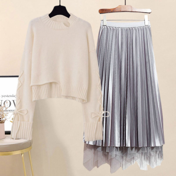 Пролетно - есенен сет от пуловер и плисирана пола