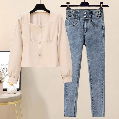 Moodne naiste pärlitega pluus ja pikad teksad