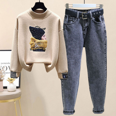 Модерна плътна блуза с цветна апликация и дънки