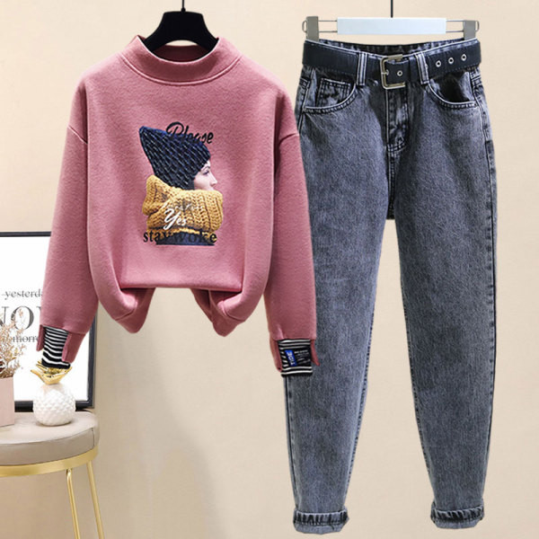 Модерна плътна блуза с цветна апликация и дънки