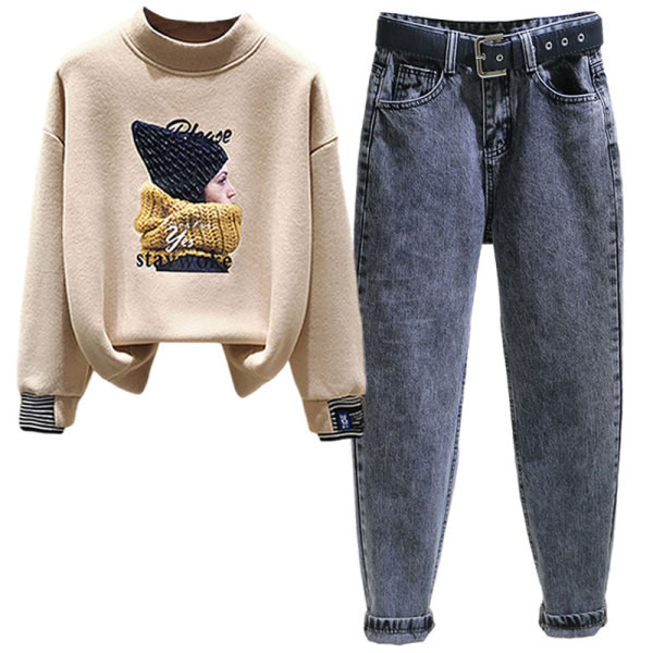 Модерна плътна блуза с цветна апликация и дънки