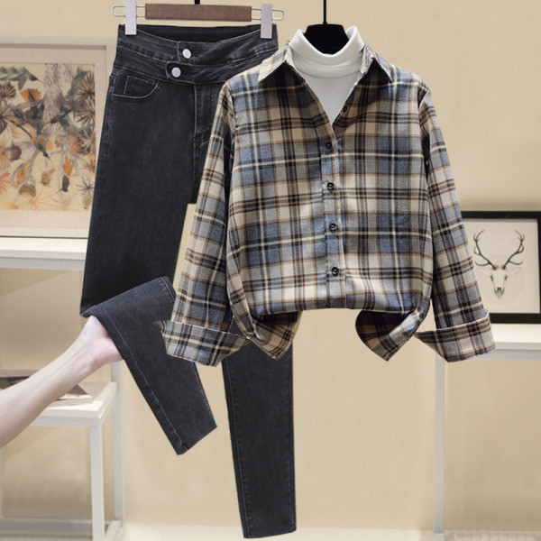 Ежедневен дамски комплект от дънки и карирана риза